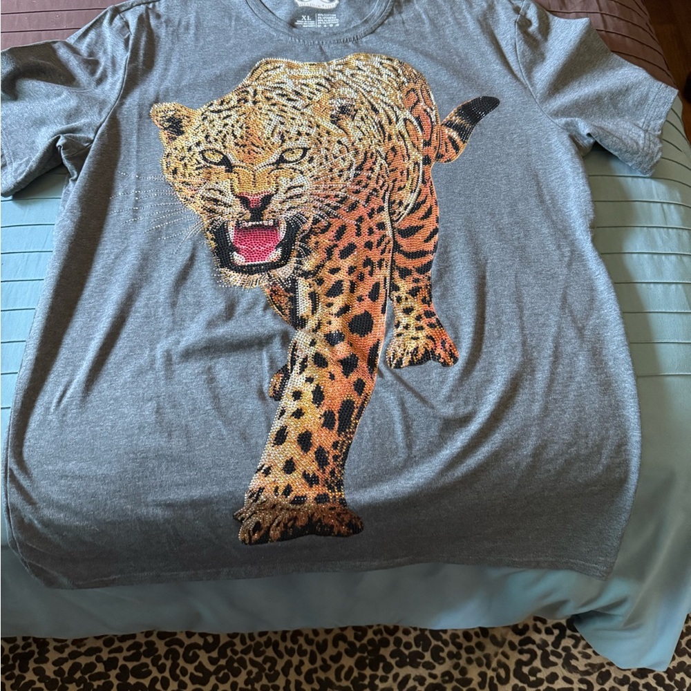 Gray T-Shirt with Leopard Graphic